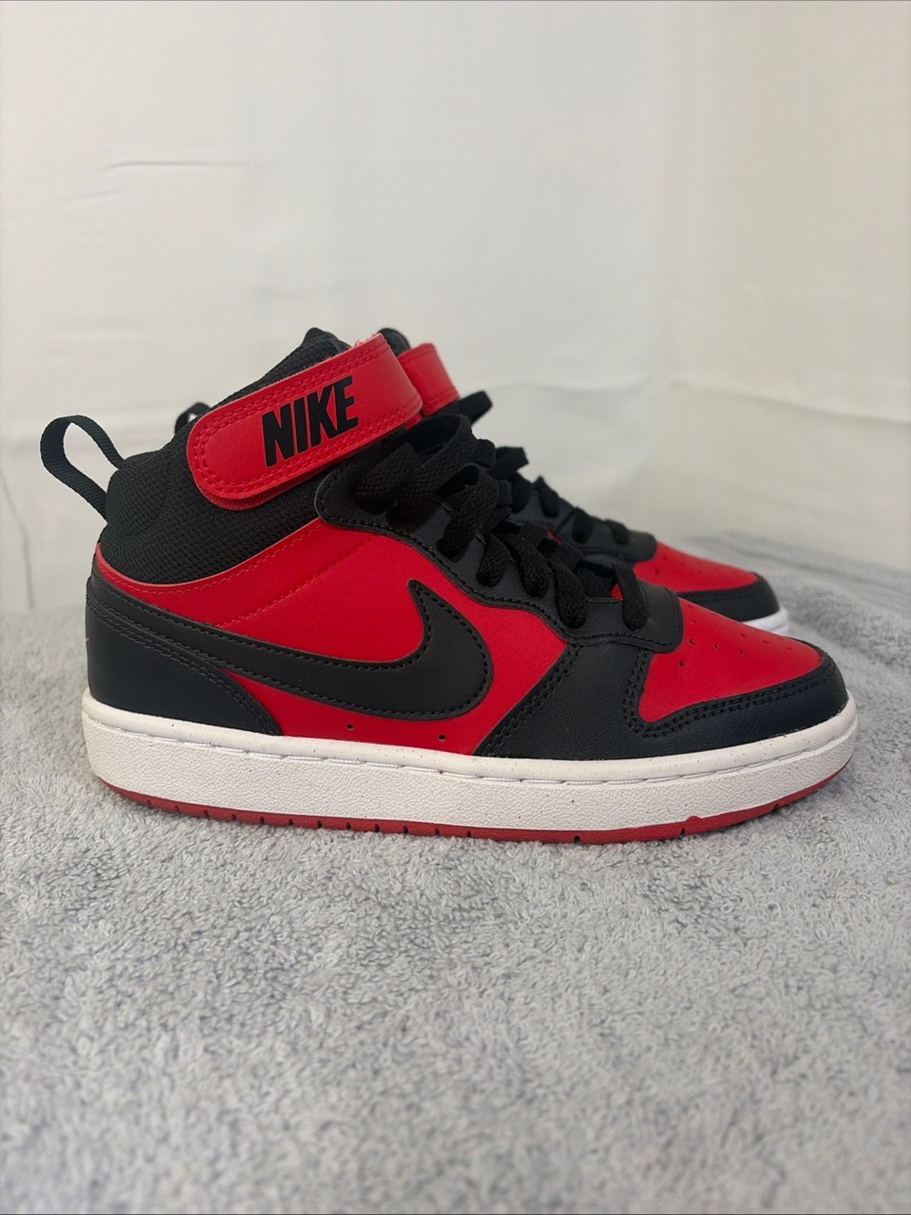 Nike Kids Court borough Mid 2 Bred Coloway. CD7782-602. BNWOB!! Stk#EC0028